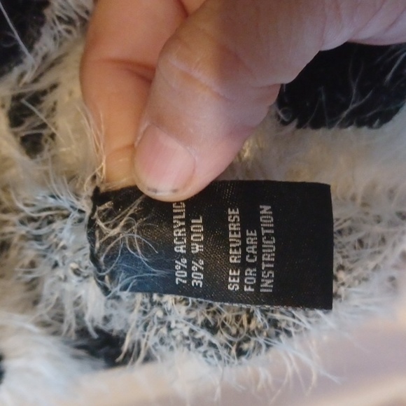 Cliche Couture wool blend Black & white soft fuzzy sweater - Picture 6 of 7